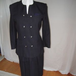 Kasper tailored navy suit & skirt with 8 gold butt